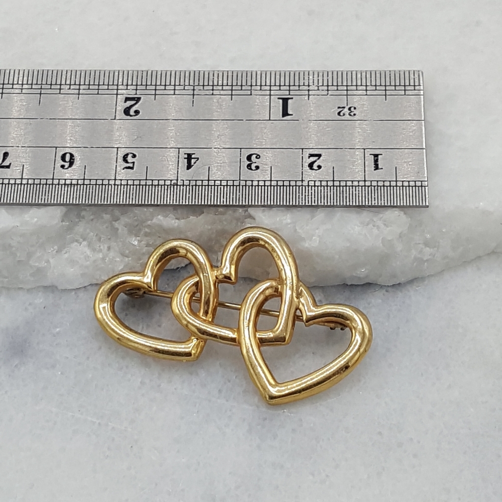 Gold Brooch Features Three Interlocking Heart Sha… - image 3